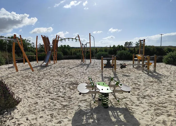 Bayline- Beachfront And Pool