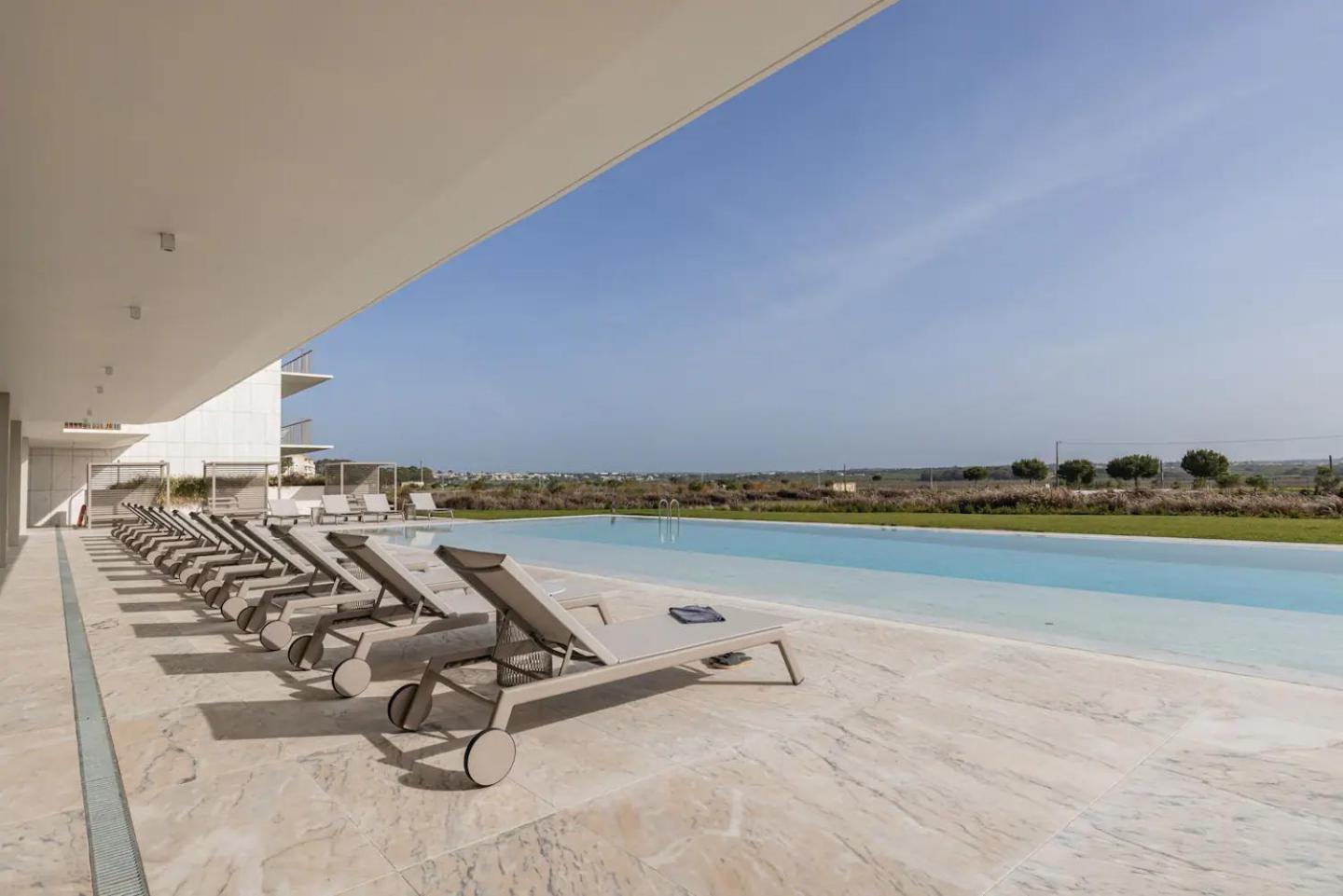 Apartment Bayline- Beachfront And Pool *
